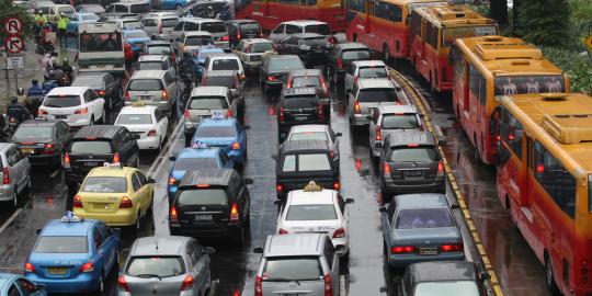 MACET-berhasilkah-sistem-lawan-arus-atasi-macet-jakarta-merdeka.com-jpeg.image