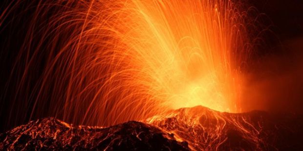 gunung-kelud-meletus-hujan-pasir-terasa-hingga-malang-blitar-jpeg.image