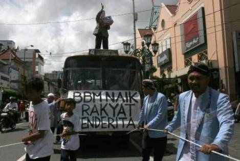 BBM Naik Rakyat menderita-jpeg.image