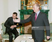 Basyar Asad dan Vladimir Putin (kanan, berdiri)-2-peg.image