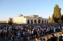 seratusan-ribu-umat-islam-shalat-jumat-saat-bulan-ramadhan-di-masjid-al-aqsha