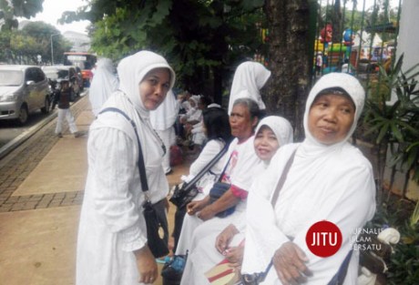 ibu-ibu-majelis-talim-dari-tanjung-priok